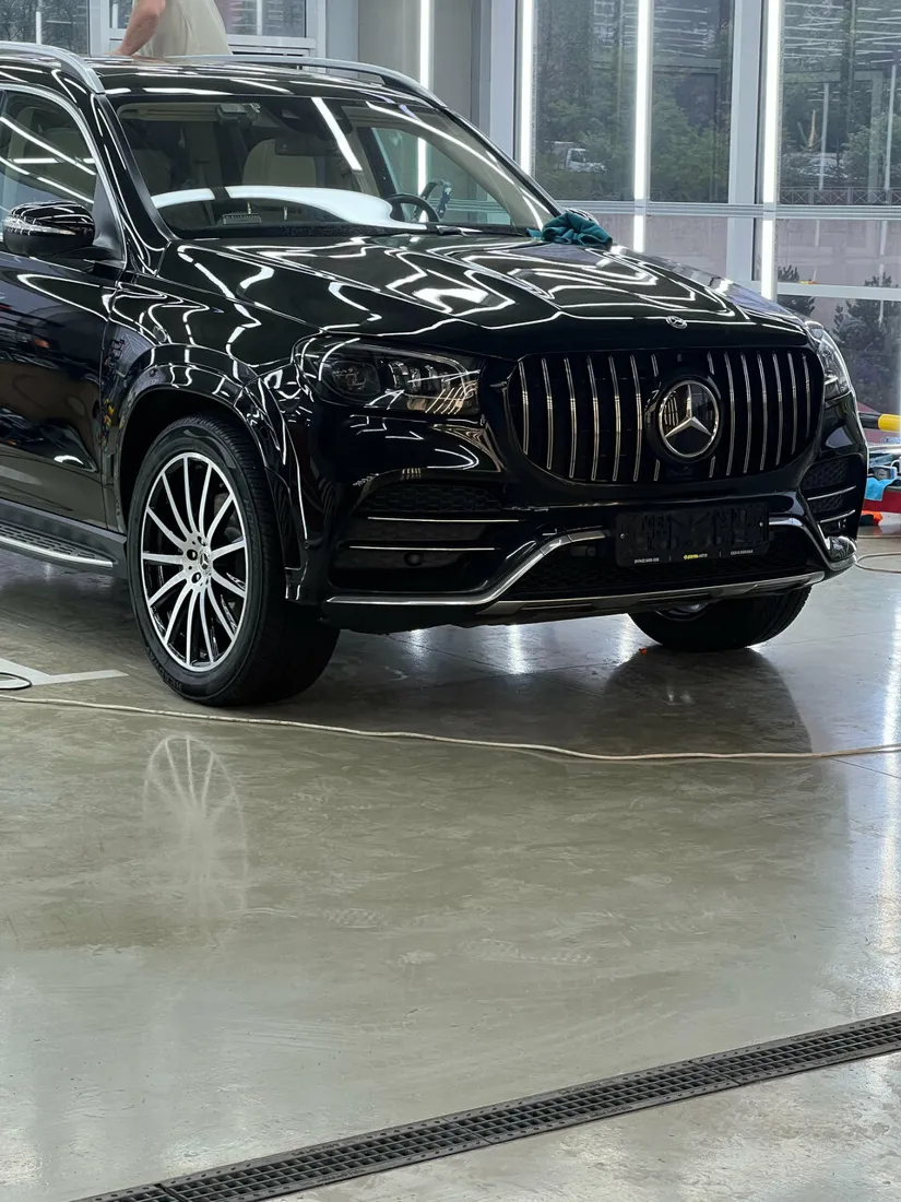 Mercedes GLS в боксе